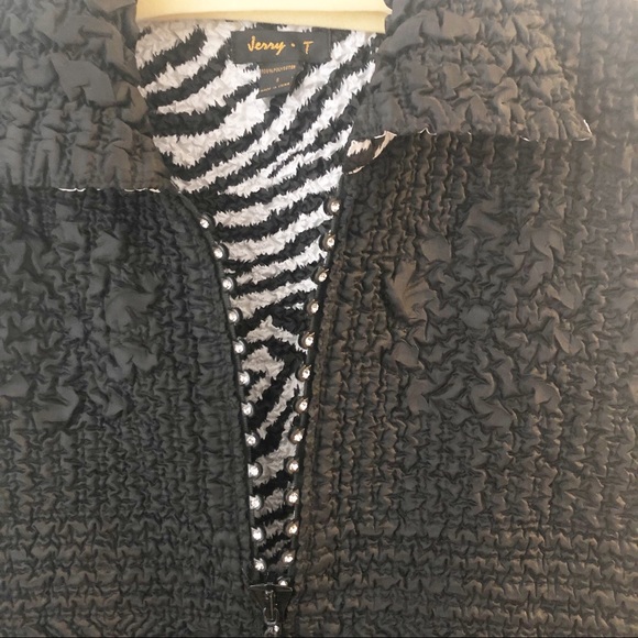 BLACK WHITE ZEBRA CREPE RHINESTONE VEST SMALL EUC - Picture 2 of 8